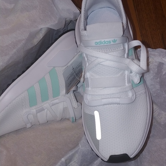 ✨Adidas kicks✨ - Picture 2 of 8